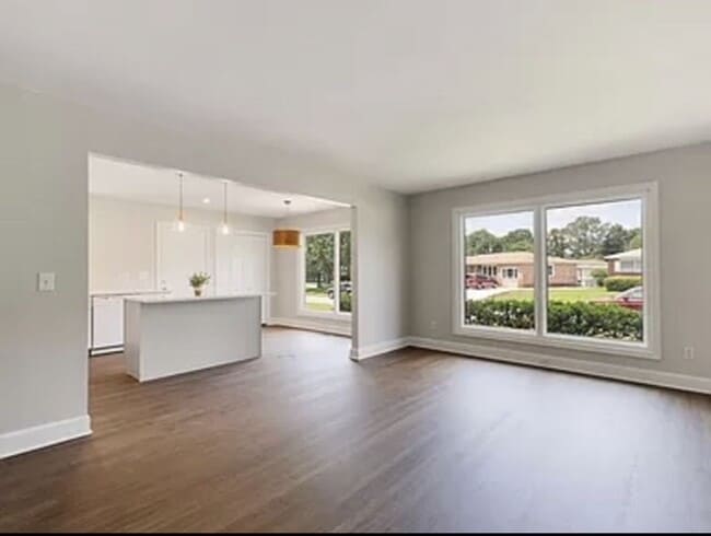 Building Photo - 3 Bedroom 2 Bath House in Memminger Hall - West Ashley