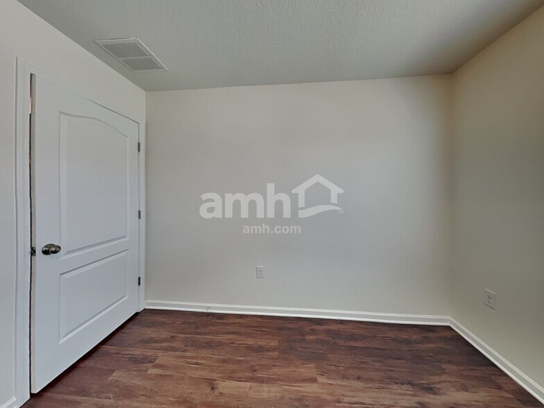 Building Photo - 2066 Tyson Lake Dr