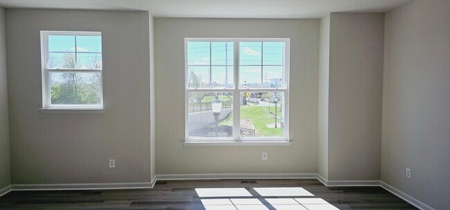 Primary Photo - 2550 Hopton Ln