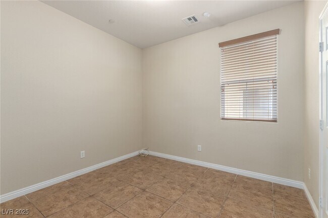 Building Photo - 945 Spiracle Ave