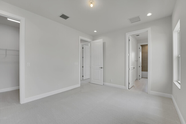 Building Photo - 9341 Crestview Cir