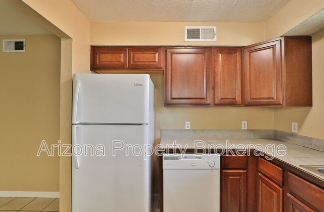 Building Photo - 601 W Rio Salado Pkwy
