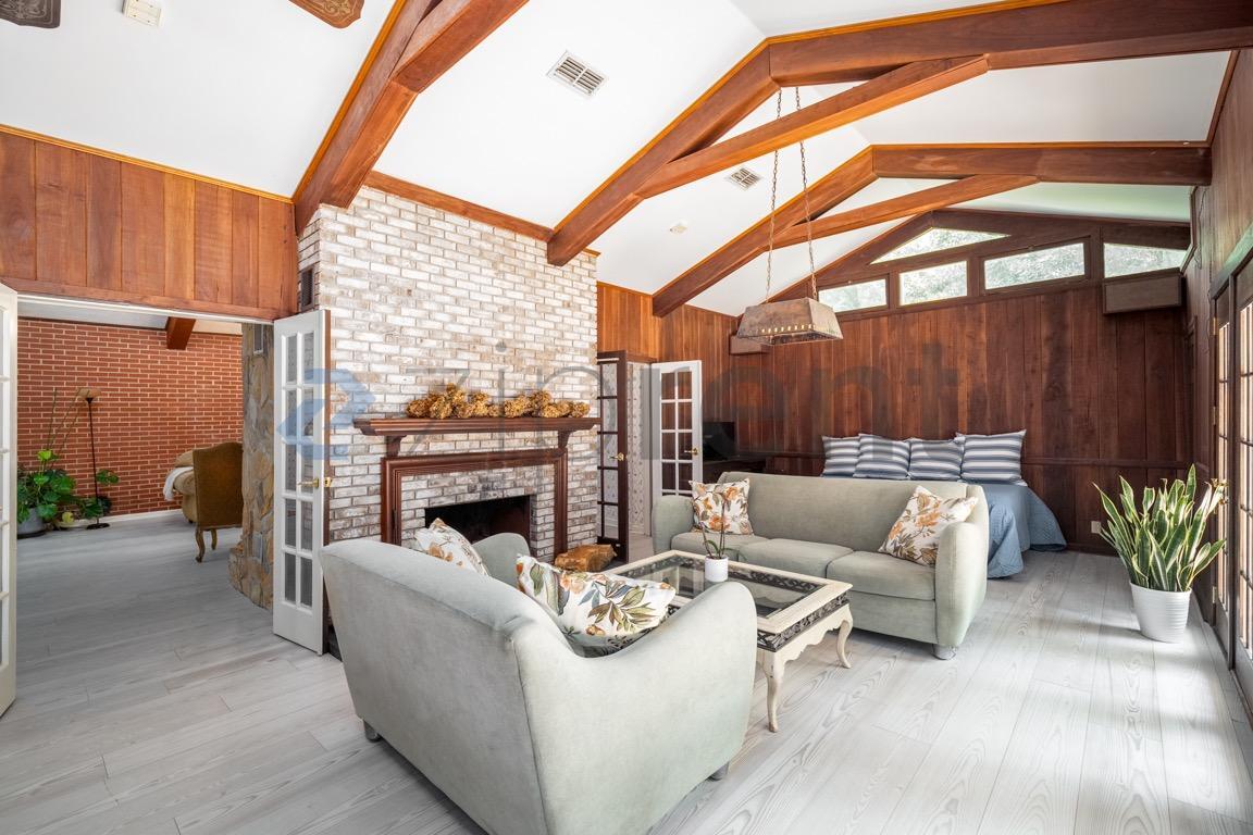 Building Photo - 615 Pinecrest Dr