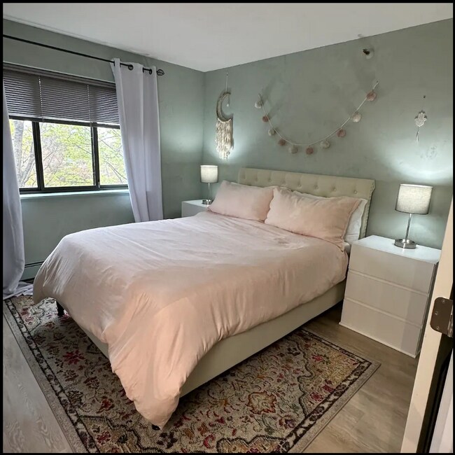 Building Photo - 7614 York Ave S