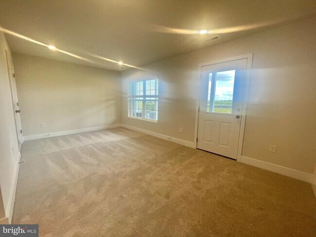 Building Photo - 2264 Marcy Dr