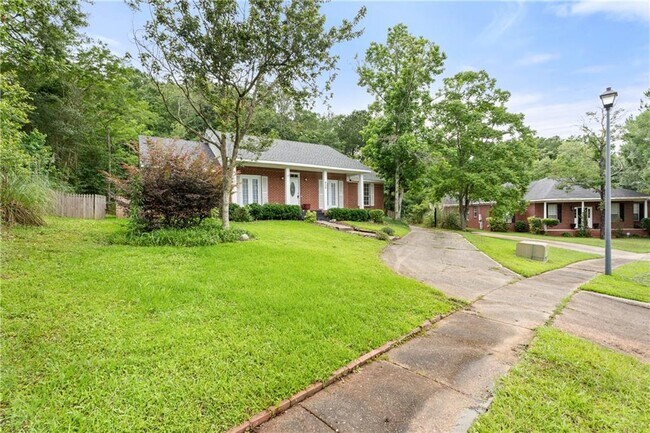 Primary Photo - 408 Lakeview Dr W