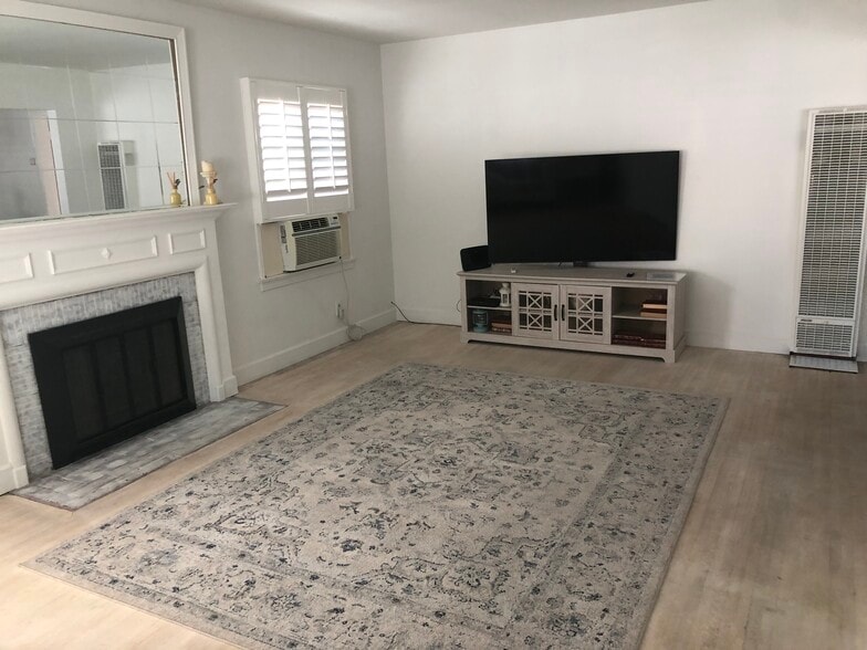 Building Photo - 10802 Howard St