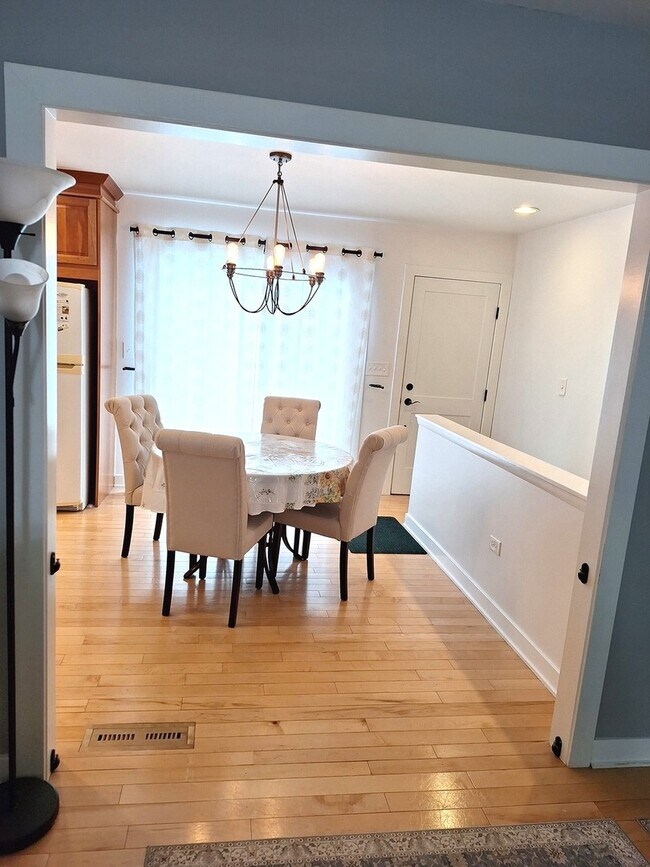 Building Photo - 227 Juneway Terrace