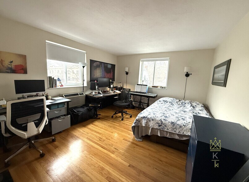 Building Photo - 81 Green St