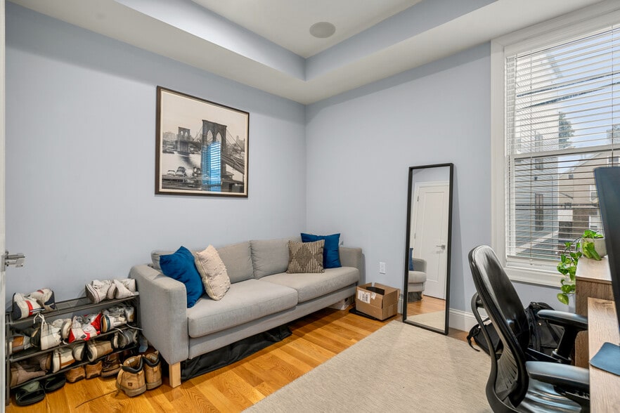 Building Photo - 275 Old Colony Ave