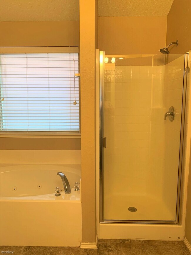 Building Photo - 4 br, 2 bath House - 705 Pine Hollow Dr