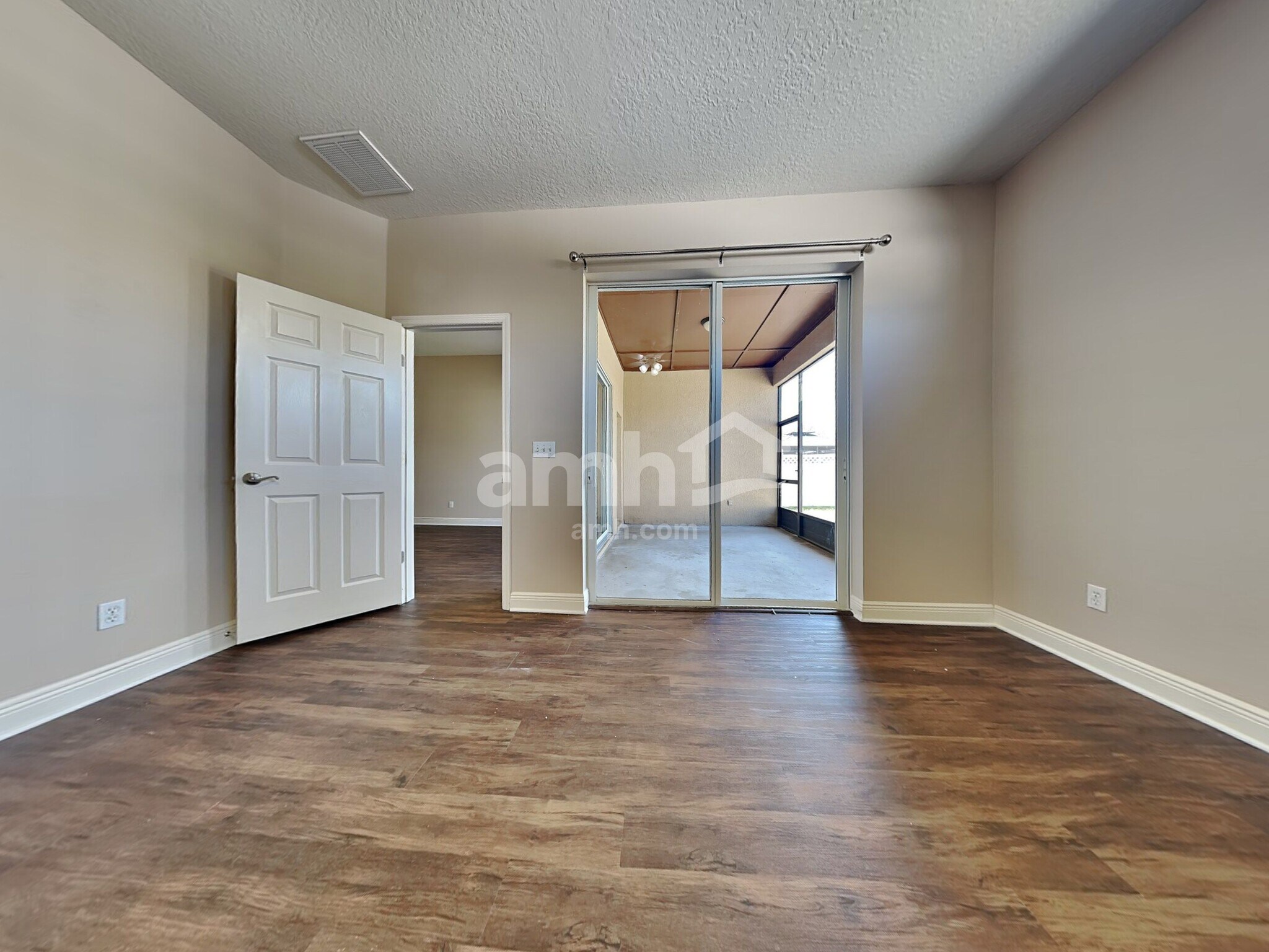 Building Photo - 406 9th St NE