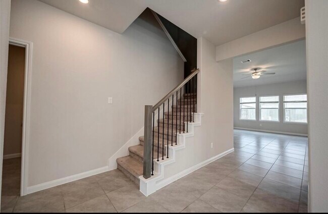 Building Photo - 1123 Vine House Dr