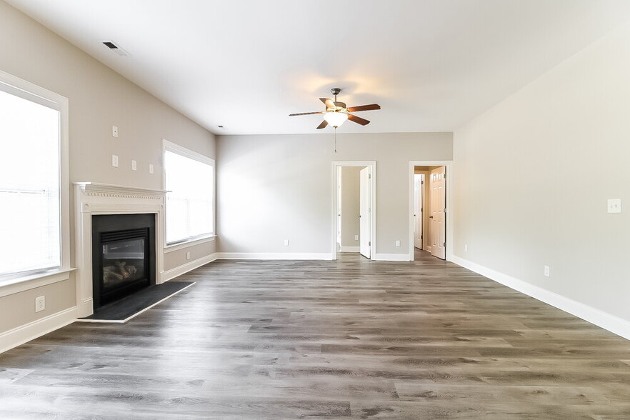 Building Photo - 445 Timber Meadow Lake