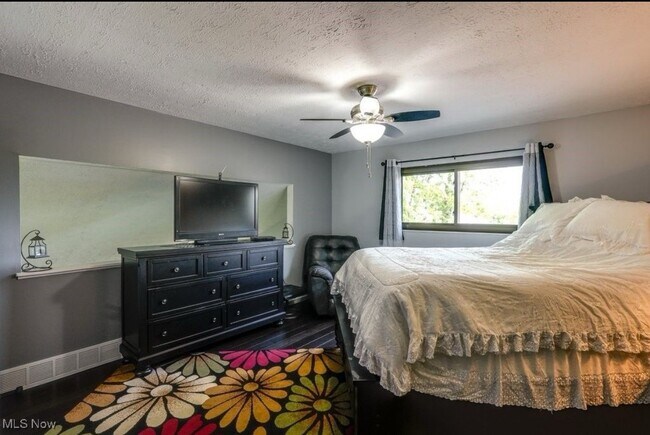 Building Photo - 5589 Rainier Ct