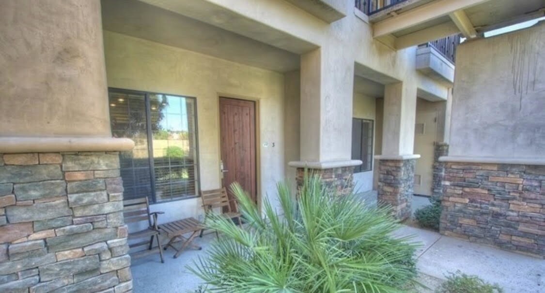 Building Photo - 50610 Santa Rosa Plz