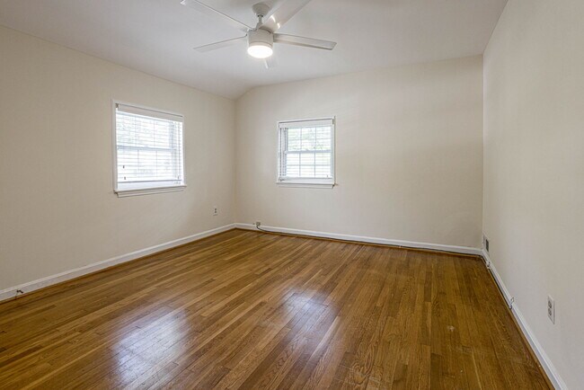 Building Photo - 2509 Crest Ave