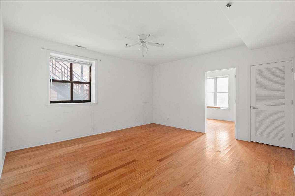 Building Photo - 3706 N Kenmore Ave