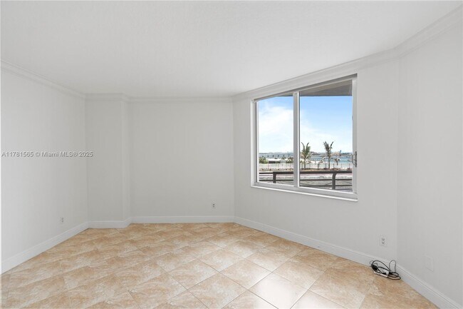 Building Photo - 325 S Biscayne Blvd