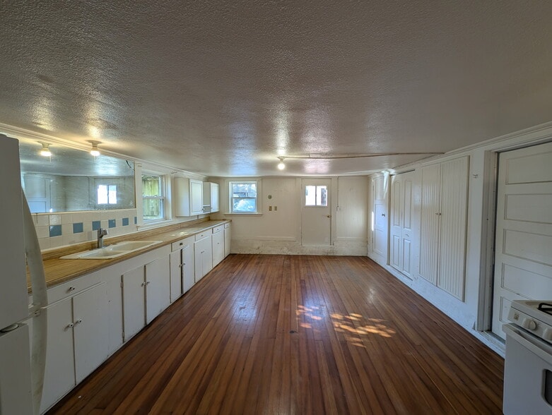 Building Photo - 531 C St