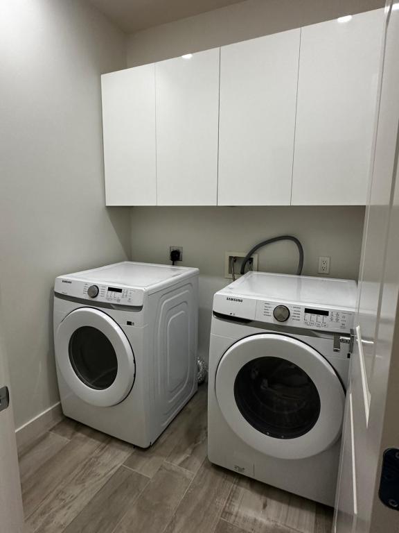 Building Photo - 310 E Rogers Rd