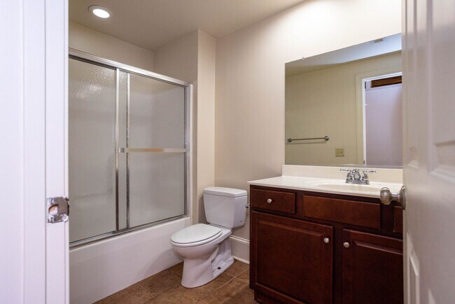 Building Photo - Flag Factory #10H