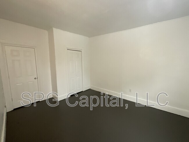 Building Photo - 119 W Jackson St