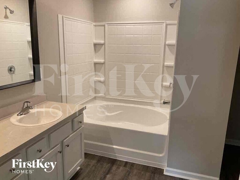 Building Photo - 2366 Sea Palm Ave