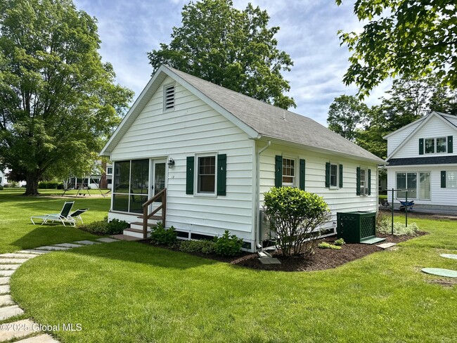 Building Photo - 12 Seneca Dr