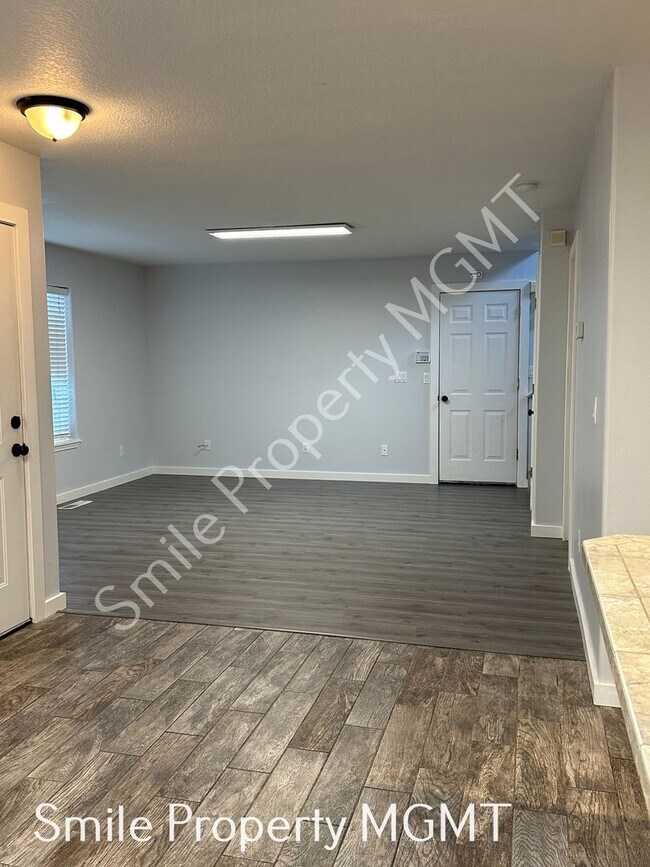 Building Photo - 3 Bedroom House in Happy Valley