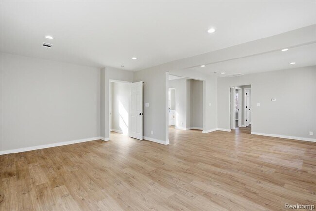 Building Photo - 14615 Winthrop St