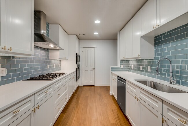 Building Photo - 2604 Thomas Ave