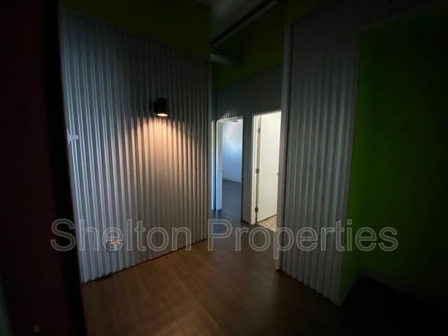 Building Photo - 2121 W Hayward Ave