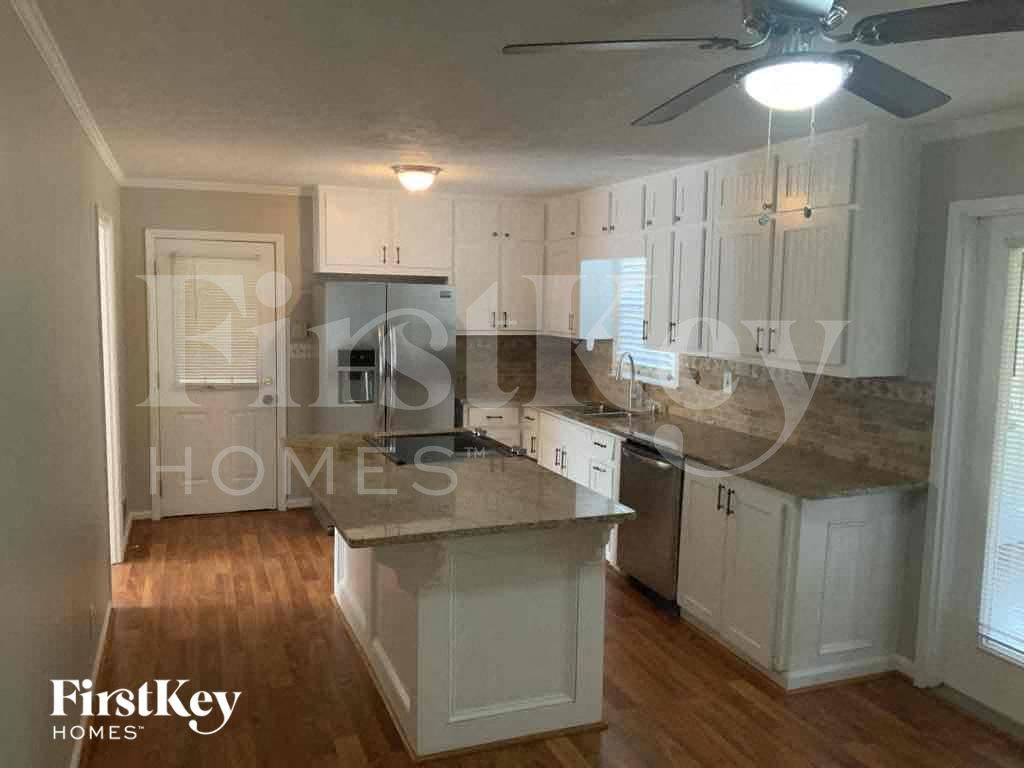 Building Photo - 518 Rebecca St