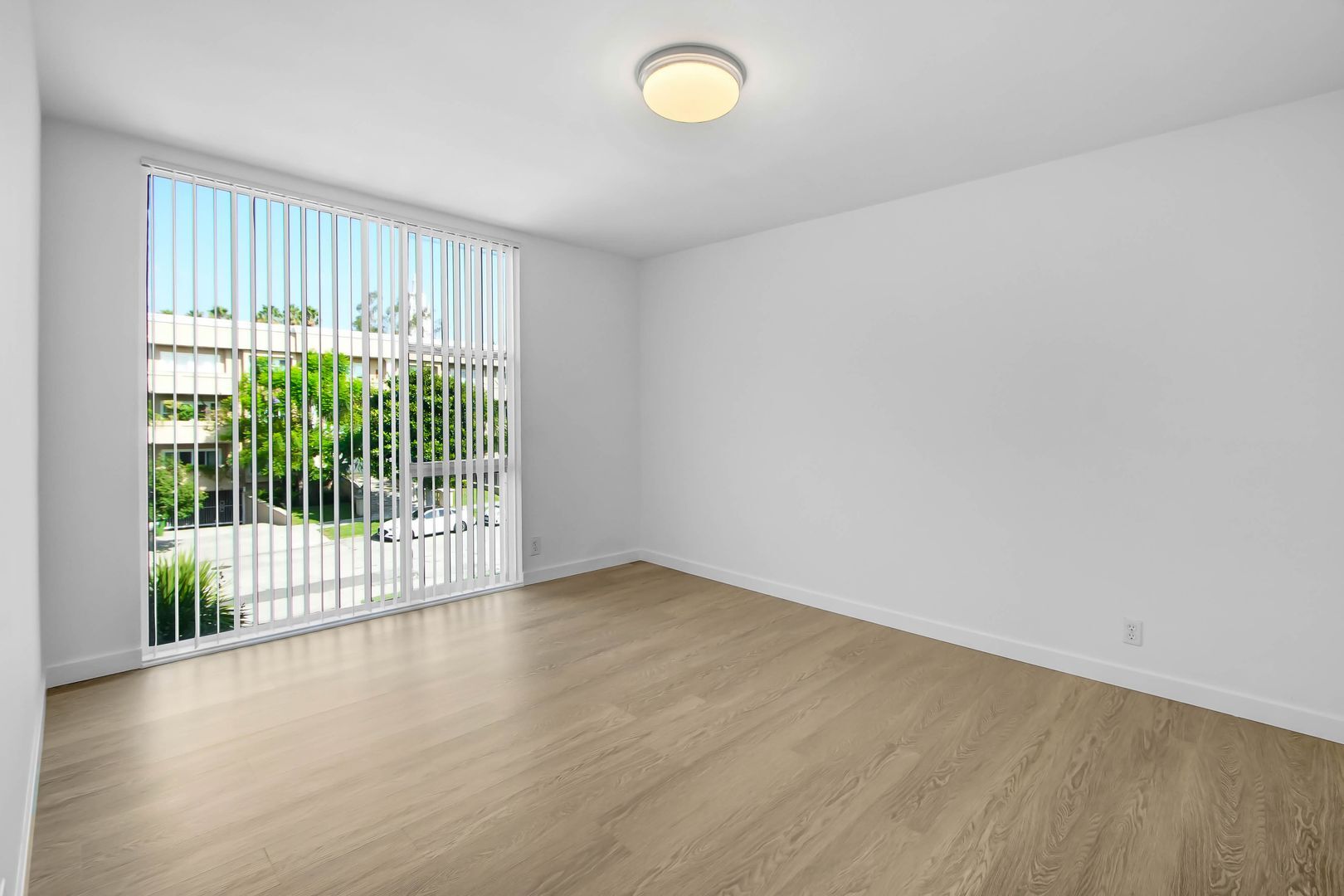 Building Photo - 744 S.Windsor Blvd. - just south of Wilshire Blvd.