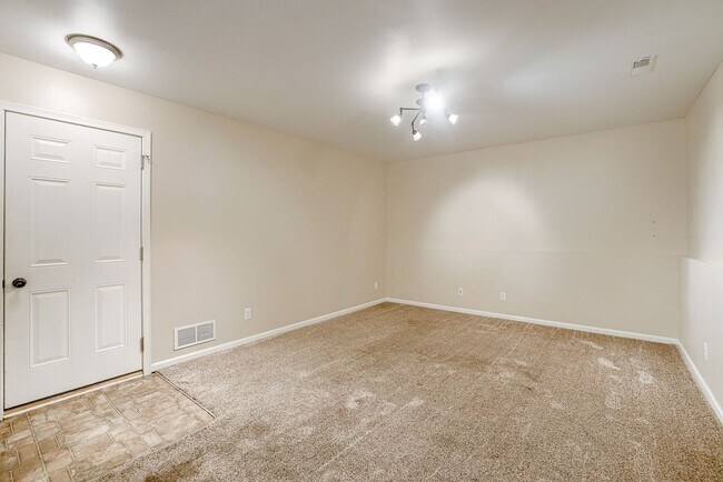 Building Photo - Charming Multi-Level Near Parks and Lakes!!