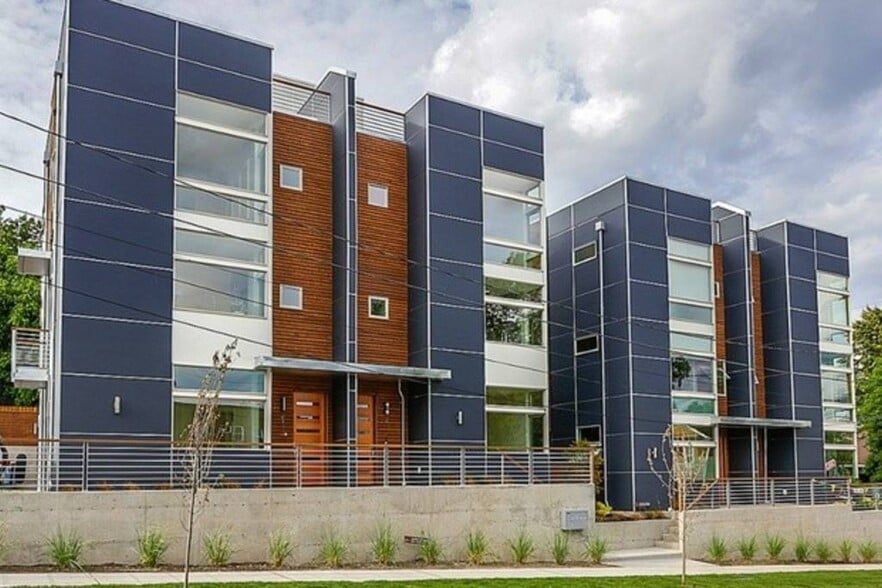 Large Modern Townhouse - 2118 E James St