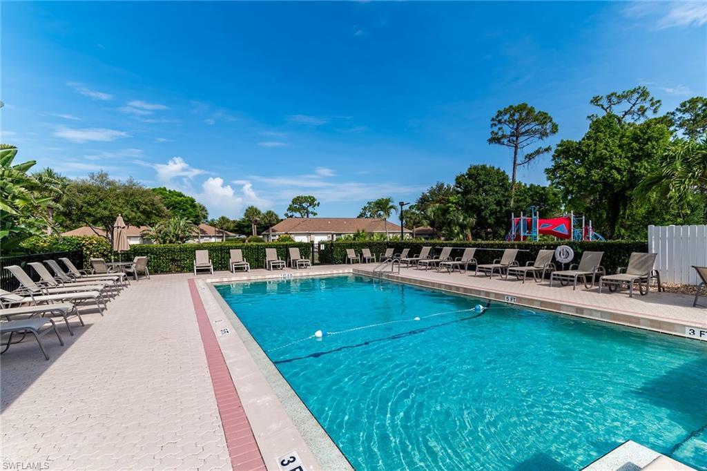 Community pool - 21715 Bridgegate Ct