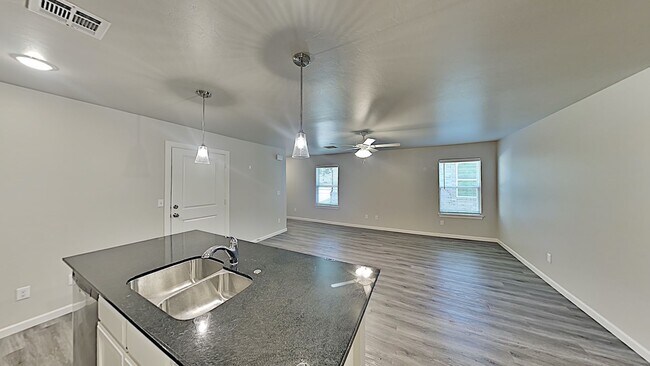Building Photo - 3 Bedroom 2 Bath Duplex With 2 Car Garage ...