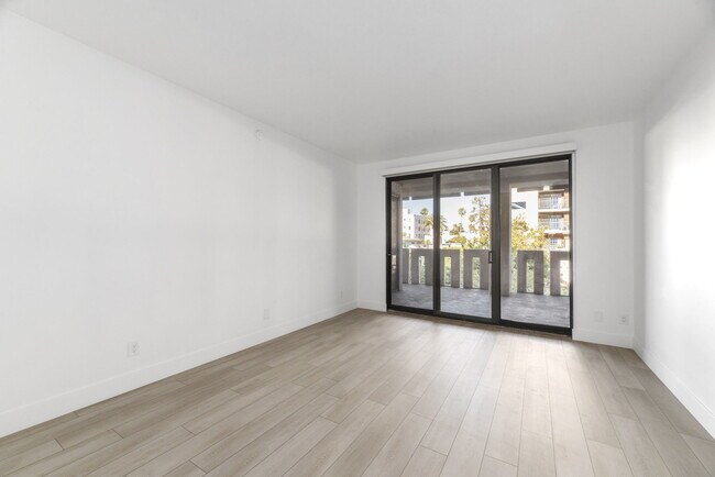 Building Photo - 1118 3rd St