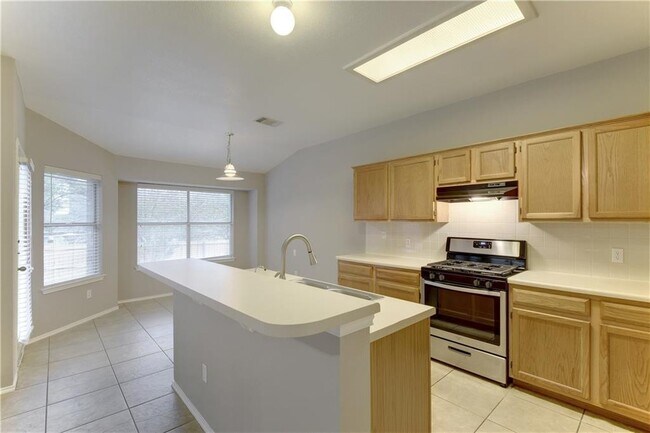 Building Photo - 1406 Royce Ln