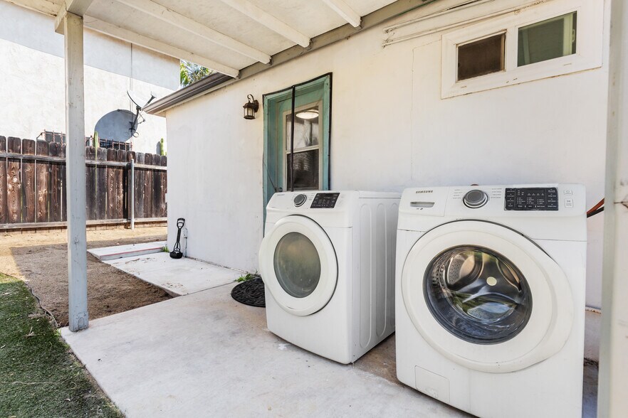 Building Photo - 1070 10th St