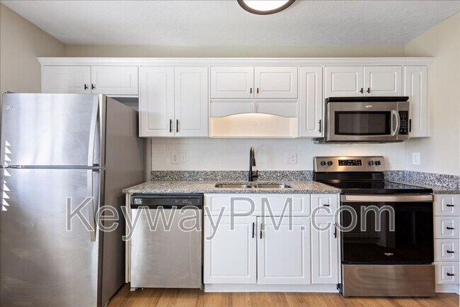 Building Photo - 517 Edgecliff Ln