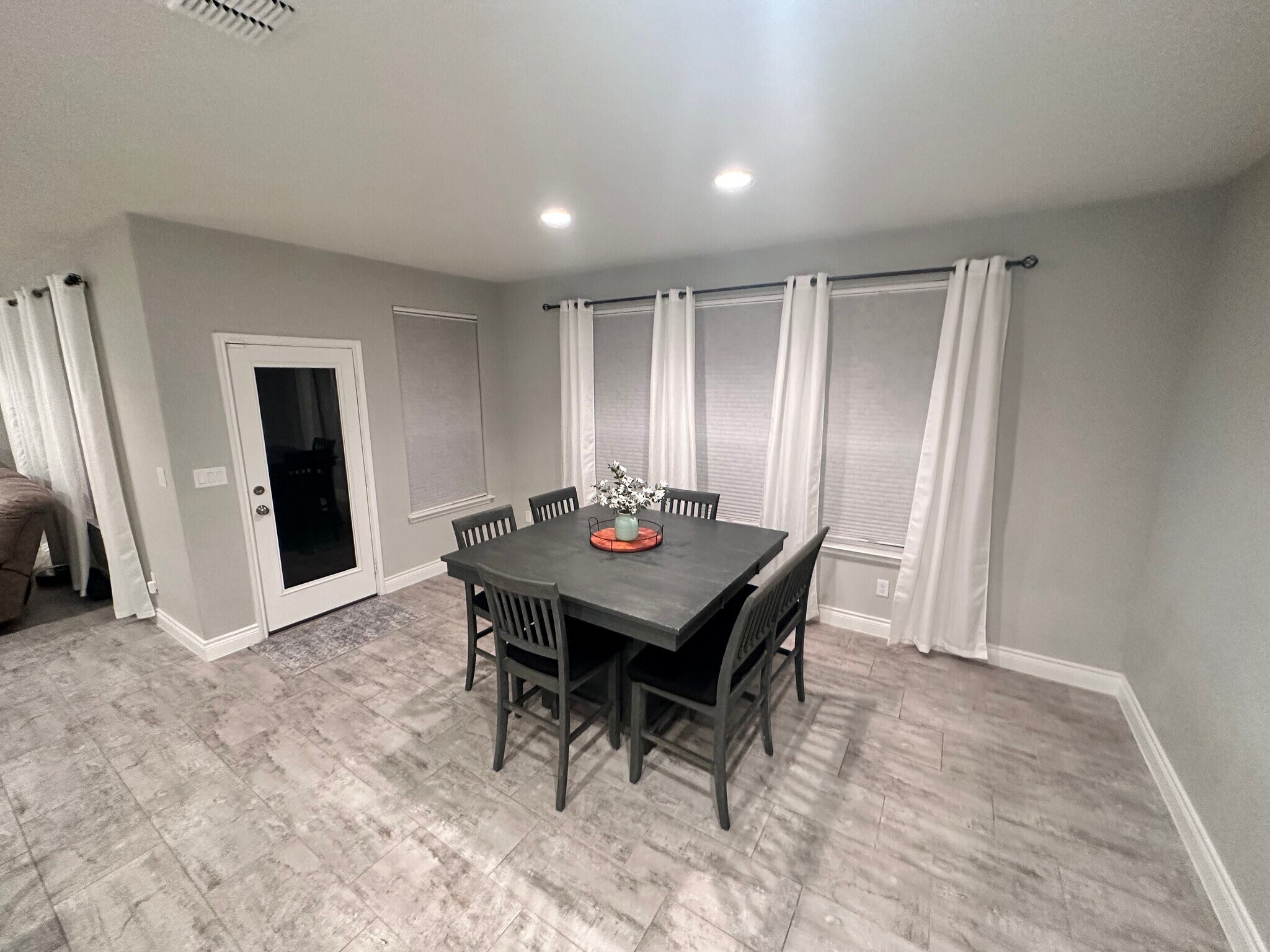 Building Photo - 27348 Caroline Way