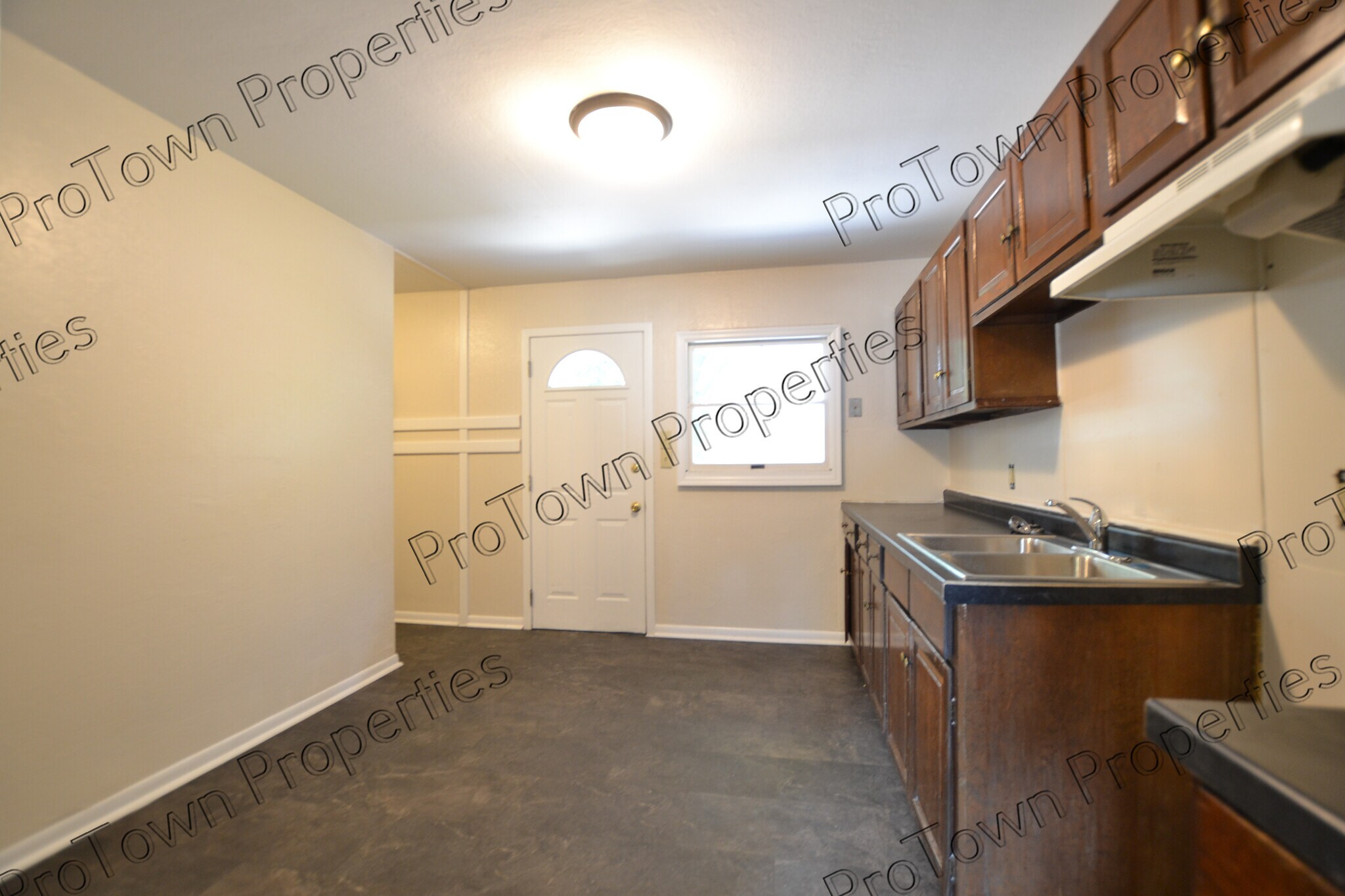 Building Photo - 411 Peale St