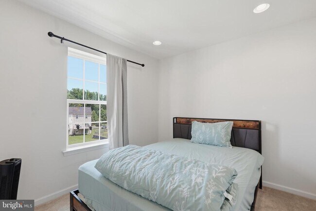 Building Photo - 141 Graystone Dr