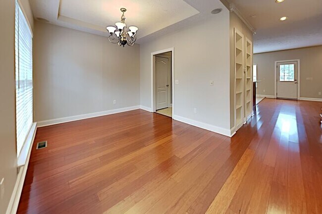 Building Photo - 844 Daybreak Dr