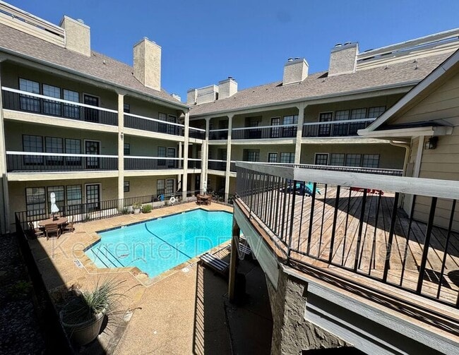 Building Photo - 4800 W Lovers Ln