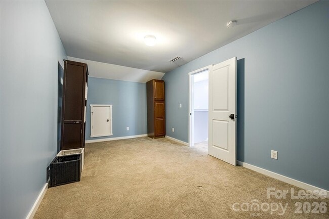 Building Photo - 440 Battery Cir