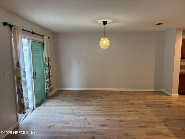 Building Photo - 348 Auburn Oaks Rd E